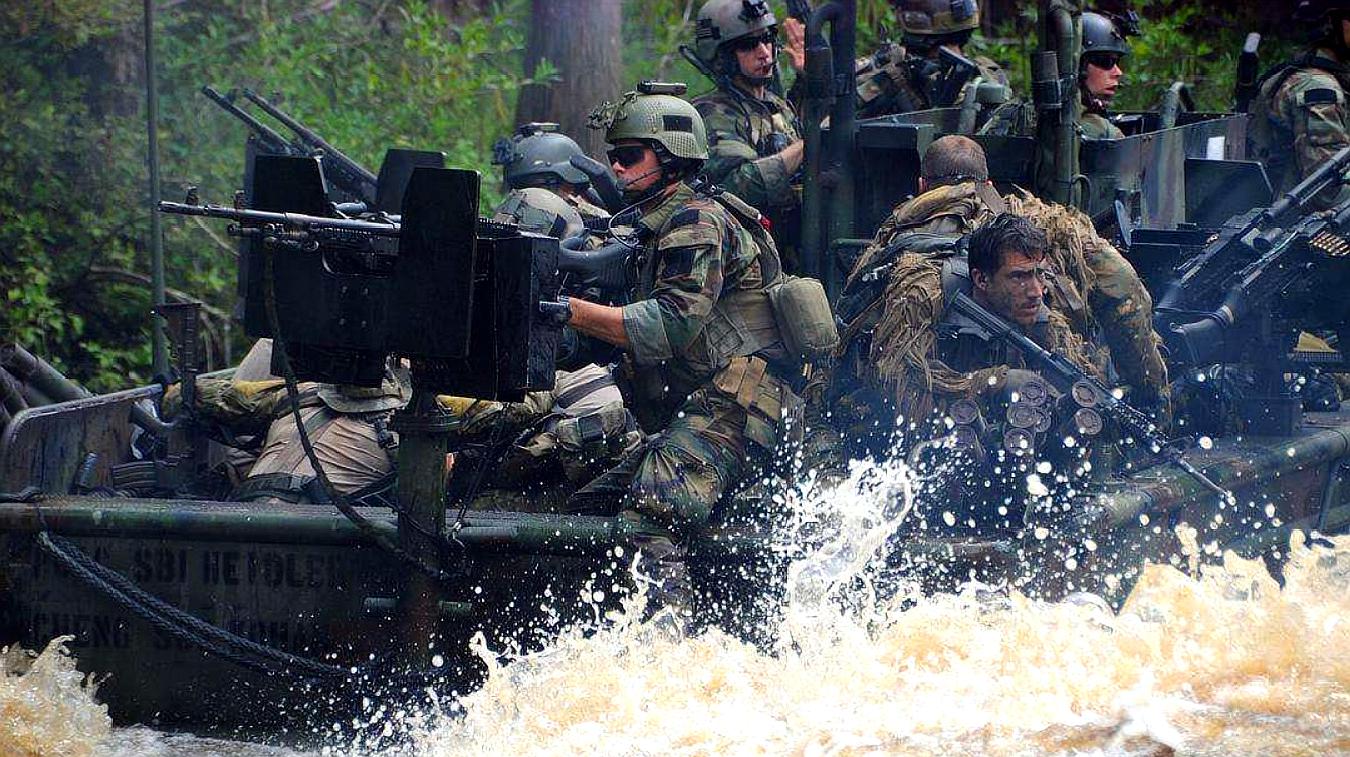 火力全开！勇士团队合作击败敌人