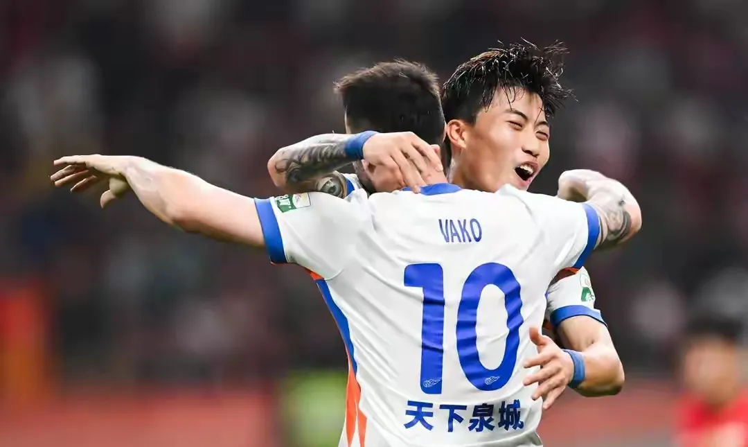 火爆比赛！两支顶级球队争夺胜利的激烈对抗的简单介绍