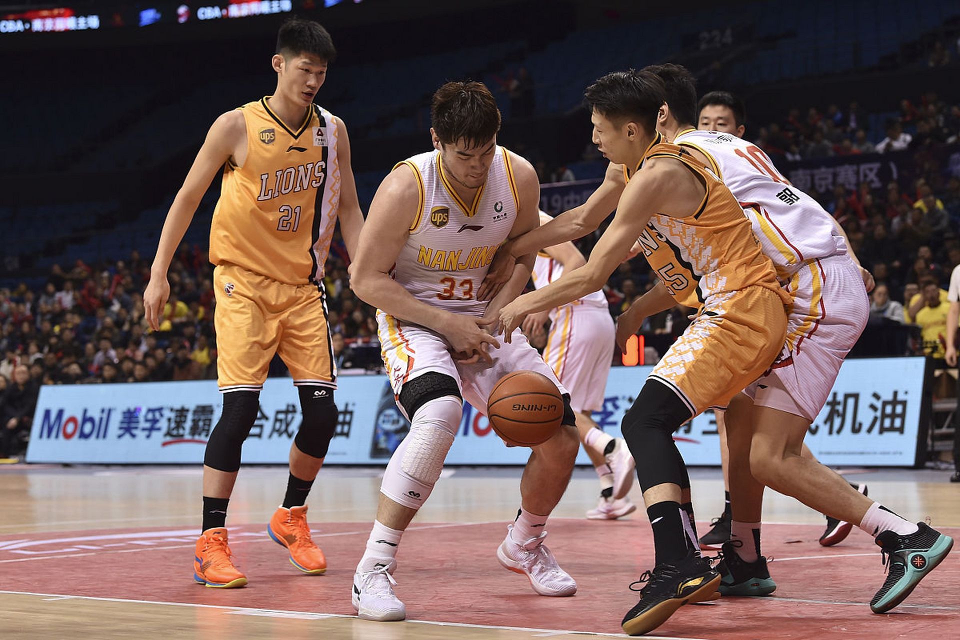 雷火电竞-CBA比赛火爆现场掀起狂潮