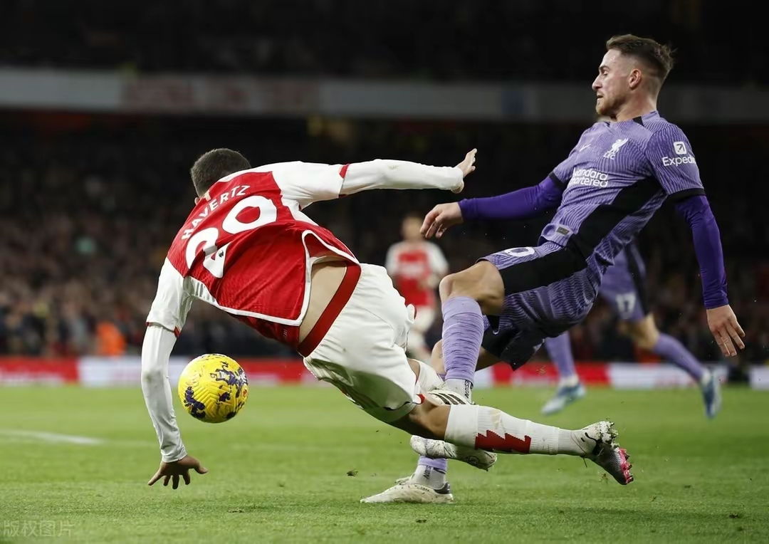 西汉姆主场大胜，稳固上升势头