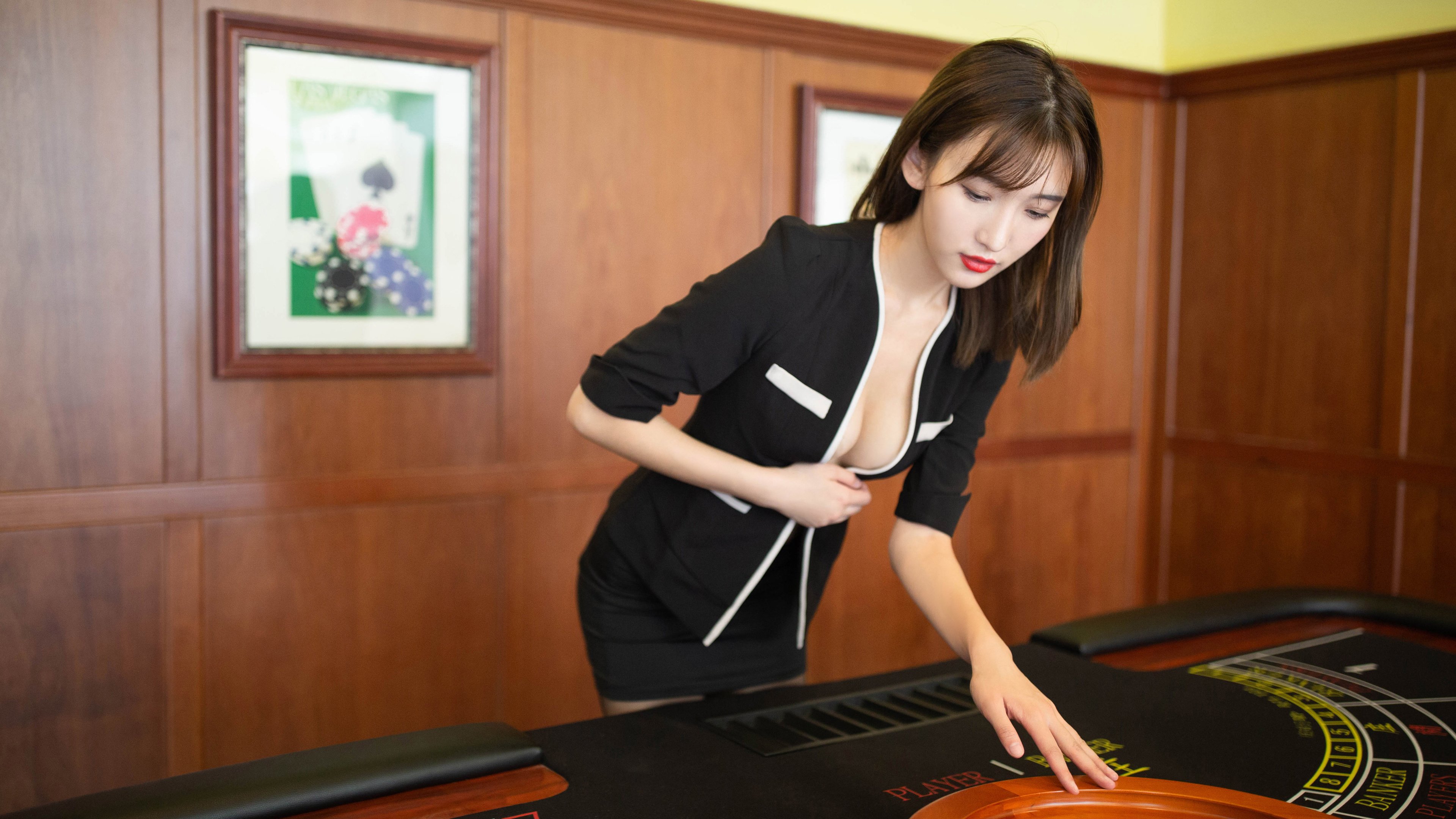 布伦森狂飙42分引领攻势，国王队末节一波流击溃广东